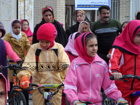 برگزاری مسابقه دوچرخه سواری بانوان در شهر نورآباد